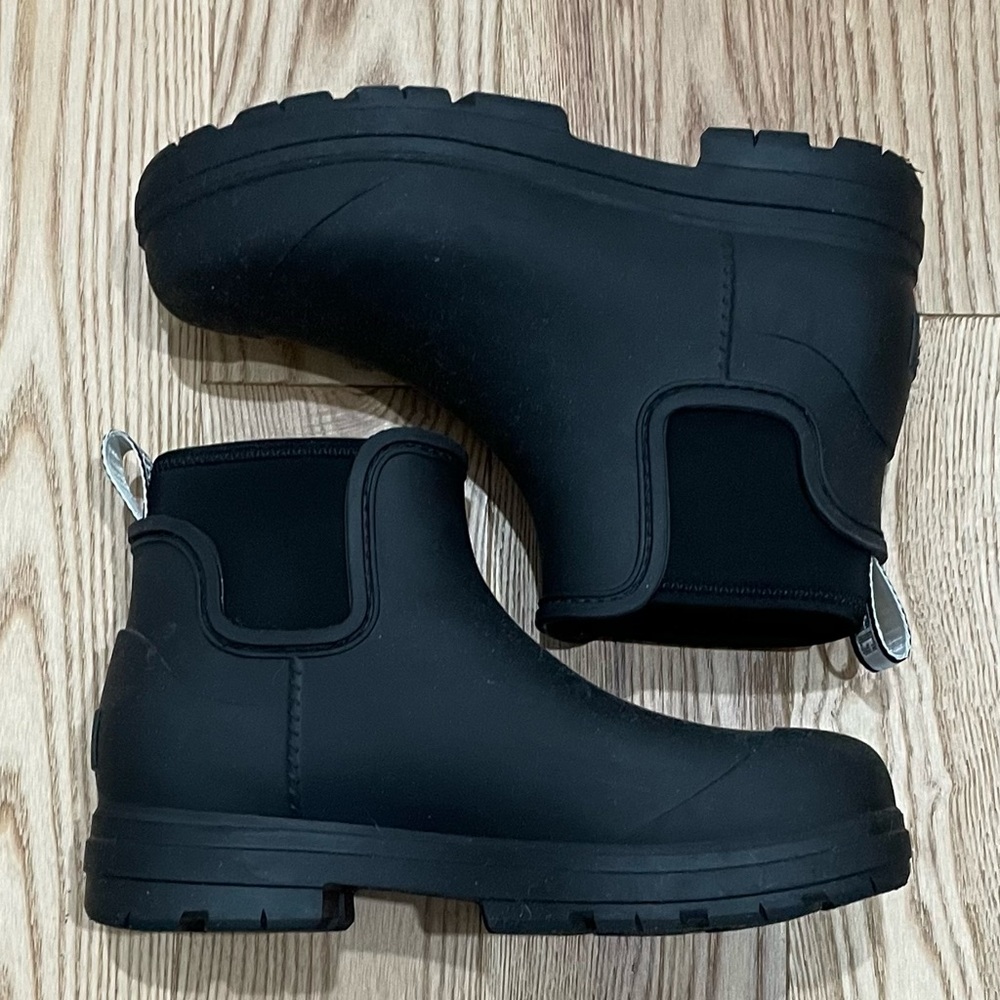 UGG Women’s rain boots